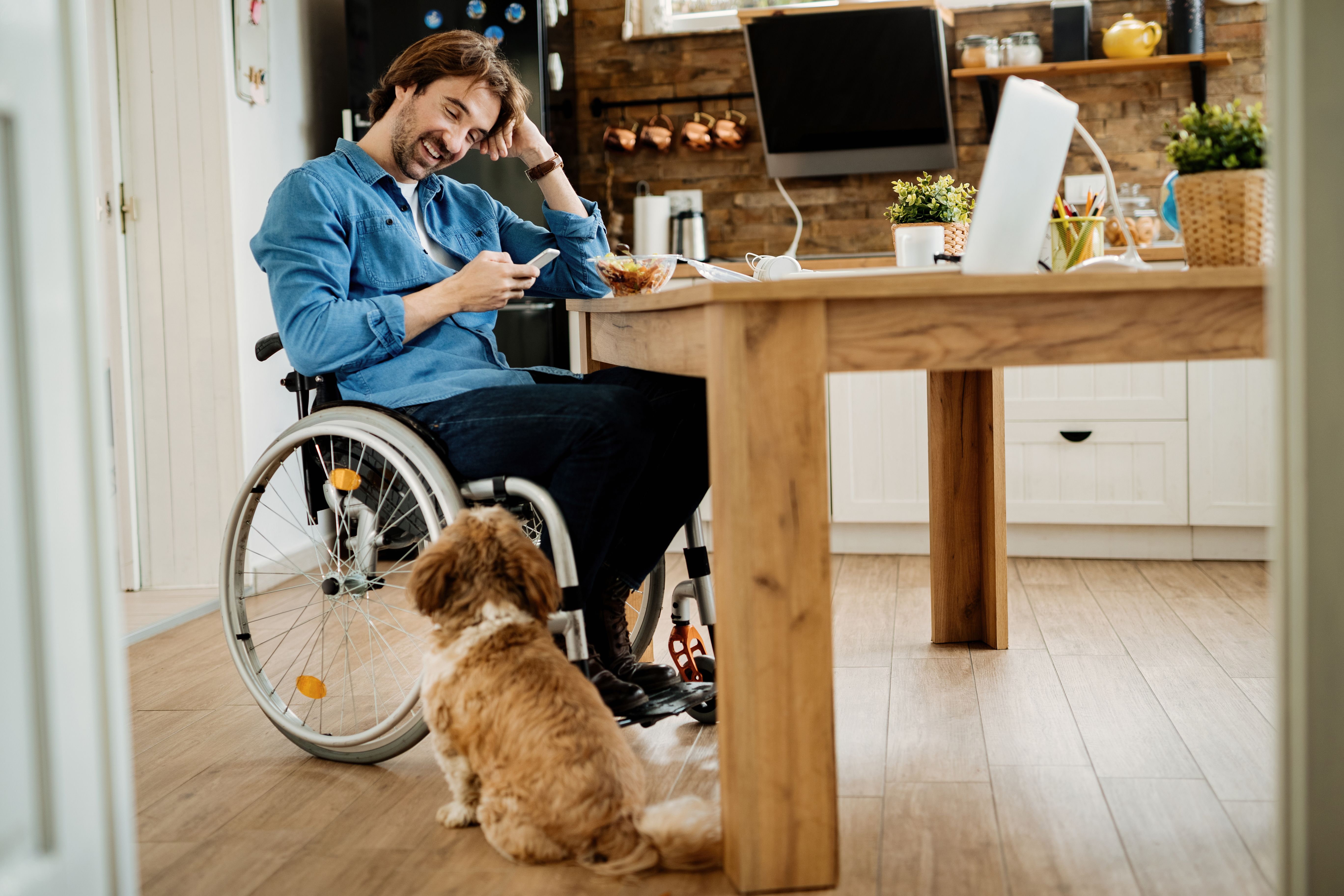 Fauteuils roulants et prothèses capillaires intégralement pris en charge